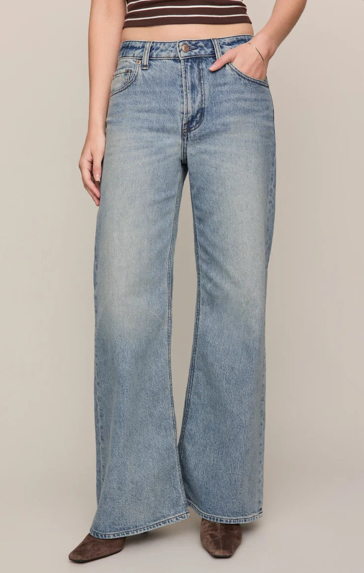 Z Supply The Stunner Mid Rise Wide Leg Jean in Downtown