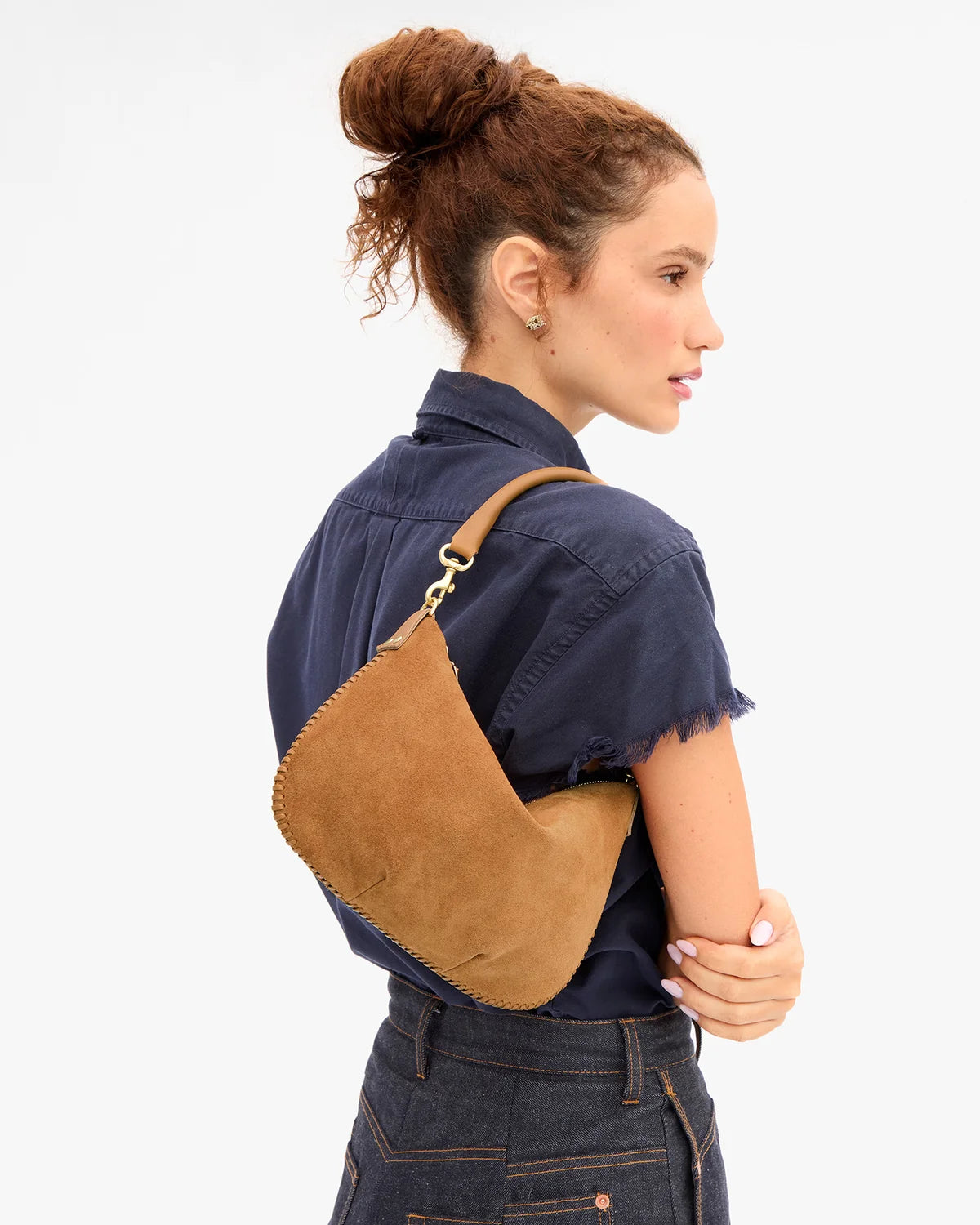 Clare V. Petit Moyen Messenger – Caramel Suede